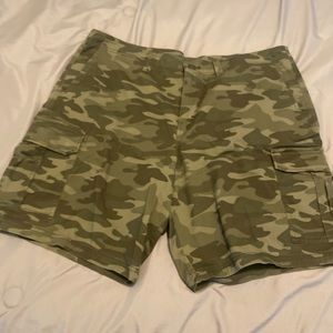 New w/tags, cargo pocket camouflage shorts, men, size 44